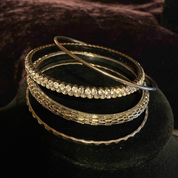 19” silver tone multi strand heart chain necklace w/ 4 bangle brackets - Picture 6 of 9